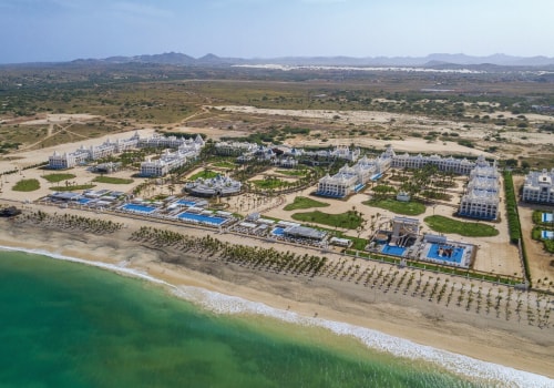 What is the largest riu hotel in the world?